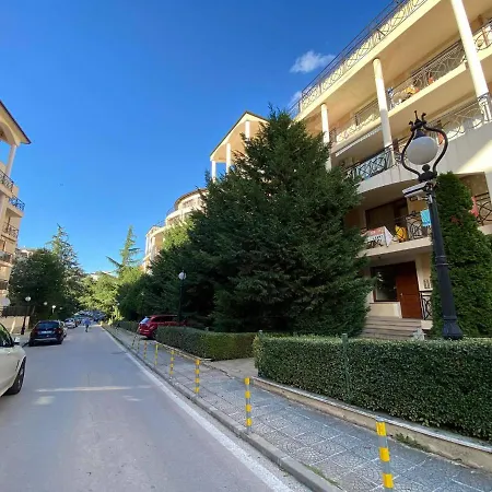 Two Bedroom 5 Minutes From The Apartment *