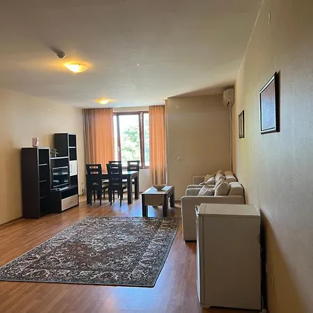 Apartment Two Bedroom 5 Minutes From The Golden Sands