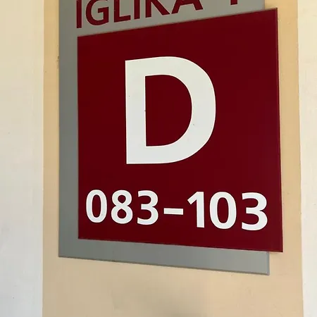 Two Bedroom 5 Minutes From The Apartment *