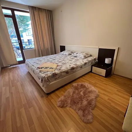 Two Bedroom 5 Minutes From The Apartment *