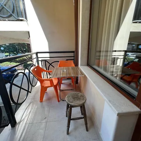 Two Bedroom 5 Minutes From The *